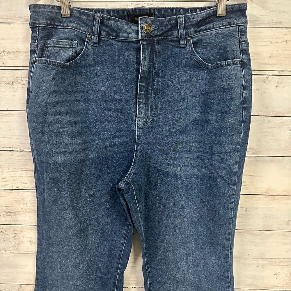 FOREVER 21 High Waist Flare Jeans - Picture 2 of 5
